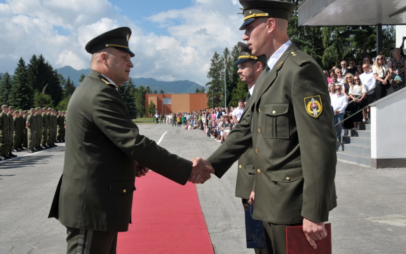 Slávnostné vyradenie a promócie absolventov AOS