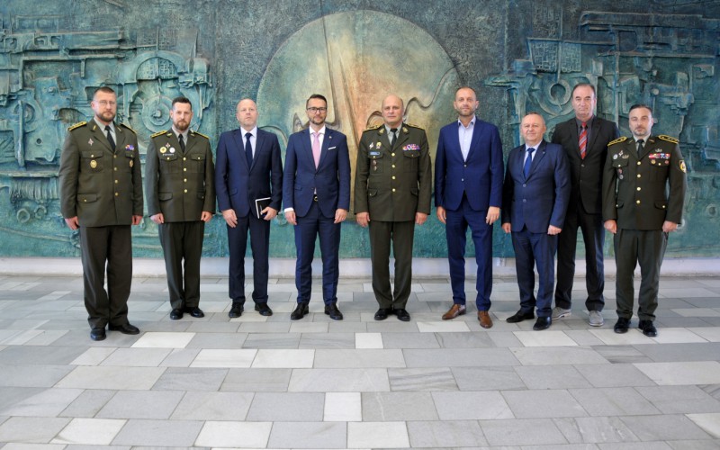 Štátny tajomník MO SR na pôde AOS