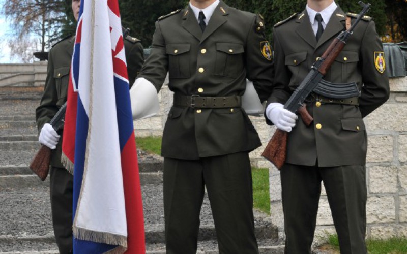 Pietna spomienka na vojenskom cintoríne v Liptovskom Mikuláši