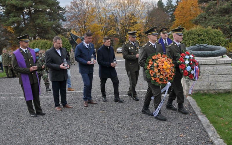 Pietna spomienka na vojenskom cintoríne v Liptovskom Mikuláši