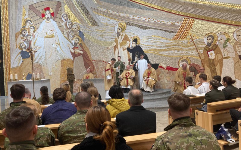 Stretnutie mladých s vojenským ordinárom Františkom Rábekom