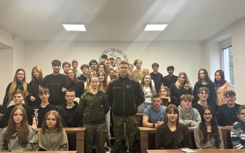 Aktívne prezentujeme možnosti štúdia a oslovujeme stredoškolákov po celom Slovensku