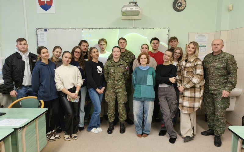 Aktívne prezentujeme možnosti štúdia a oslovujeme stredoškolákov po celom Slovensku