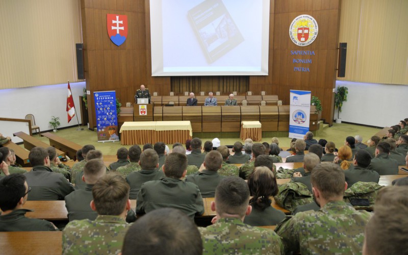 Na AOS bola do života uvedená publikácia o snúbenici M. R. Štefánika- Giuliana Benzoni : Život  rebelantky