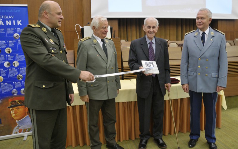 Na AOS bola do života uvedená publikácia o snúbenici M. R. Štefánika- Giuliana Benzoni : Život  rebelantky