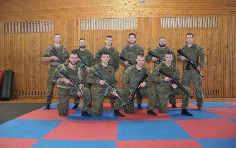 BOJ ZBLÍZKA NA AKADÉMII