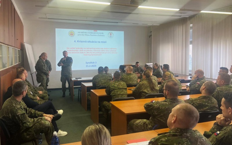 Otvoril sa 30. základný veliteľsko-štábny kurz