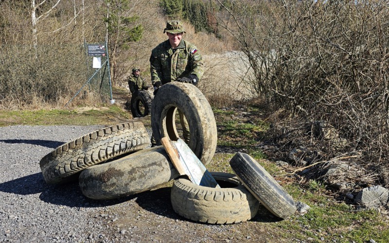 Kadeti akadémie sa zapojili do Envirodňa na Liptove – Čistenie brehov Liptovskej Mary