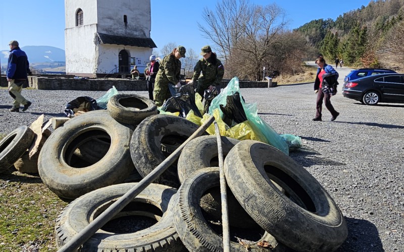 Kadeti akadémie sa zapojili do Envirodňa na Liptove – Čistenie brehov Liptovskej Mary