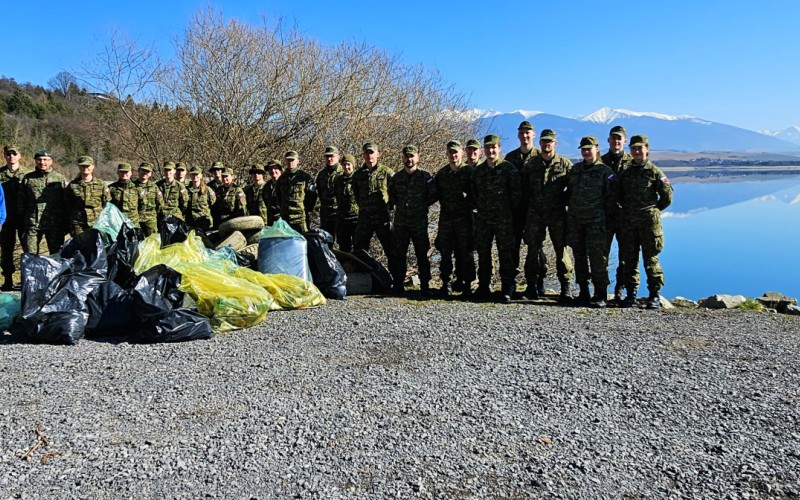 Kadeti akadémie sa zapojili do Envirodňa na Liptove – Čistenie brehov Liptovskej Mary