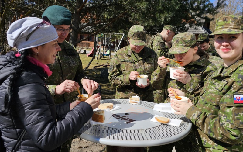 Kadeti akadémie sa zapojili do Envirodňa na Liptove – Čistenie brehov Liptovskej Mary