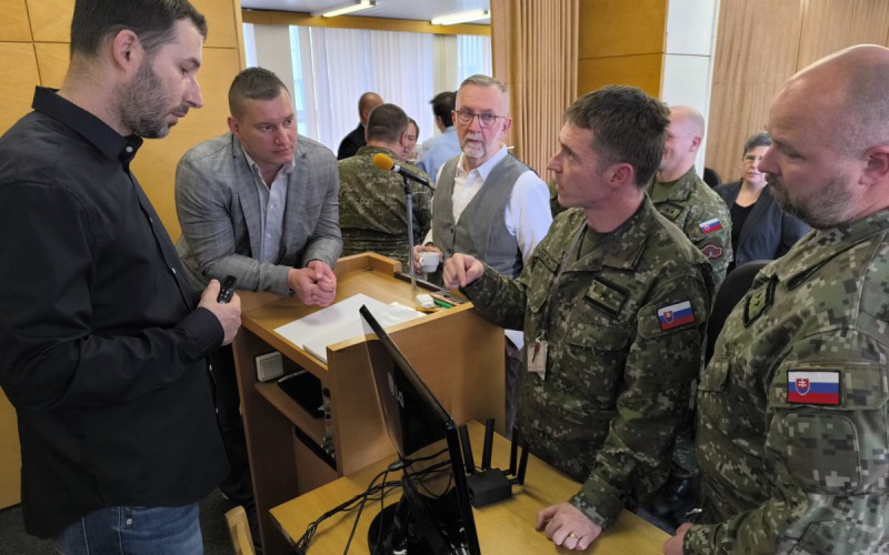 Neverejná bunková mobilná sieť 5G na AOS: Inovácia v oblasti komunikácií a velenia