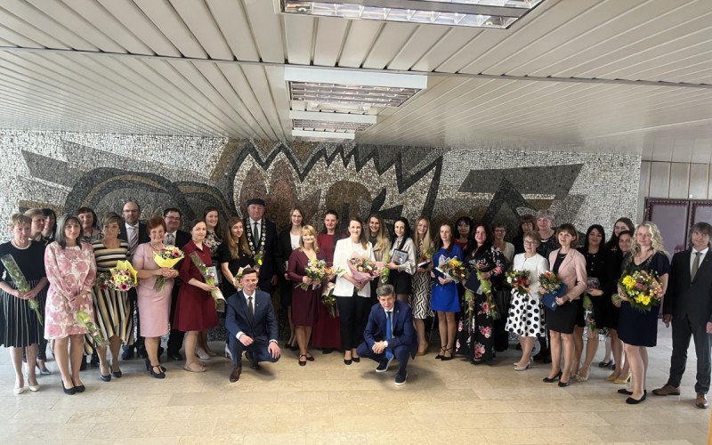 Dnes si pripomíname vzácne povolanie učiteľov