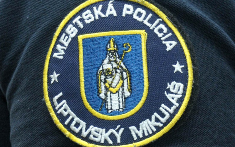 Mestská polícia v Simulačnom centre Akadémie ozbrojených síl - Moderné techniky streľby a zatýkania