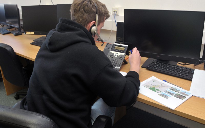 Študenti APZ si v Simulačnom centre AOS vyskúšali riadenie krízovej situácie