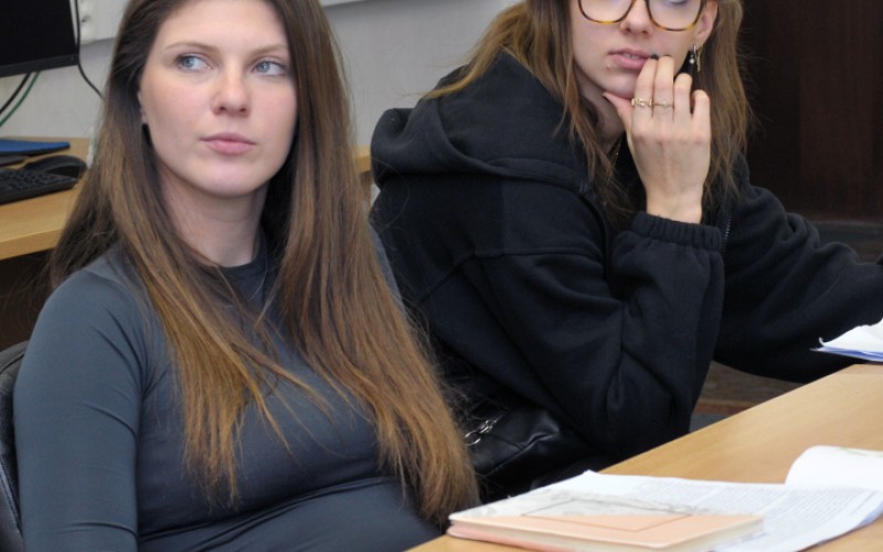 Študenti APZ si v Simulačnom centre AOS vyskúšali riadenie krízovej situácie