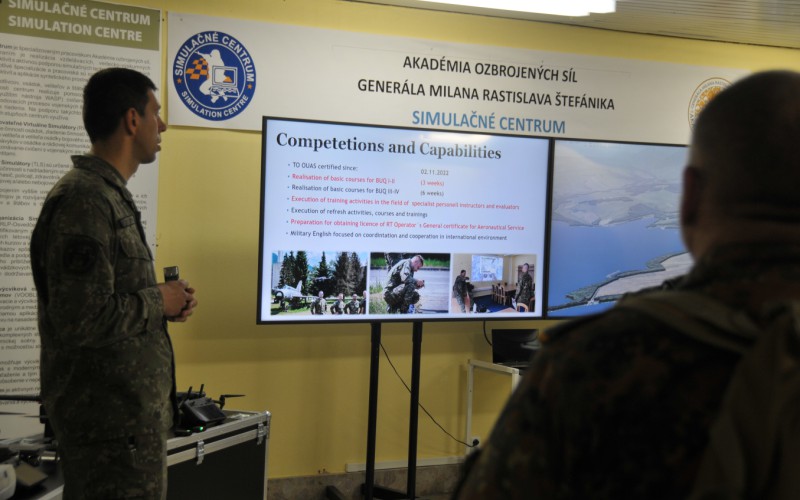 Vojenskí diplomati navštívili Akadémiu ozbrojených síl