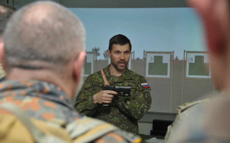 Vojenskí diplomati navštívili Akadémiu ozbrojených síl