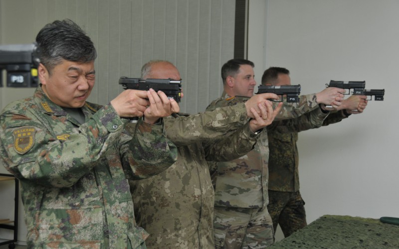 Vojenskí diplomati navštívili Akadémiu ozbrojených síl