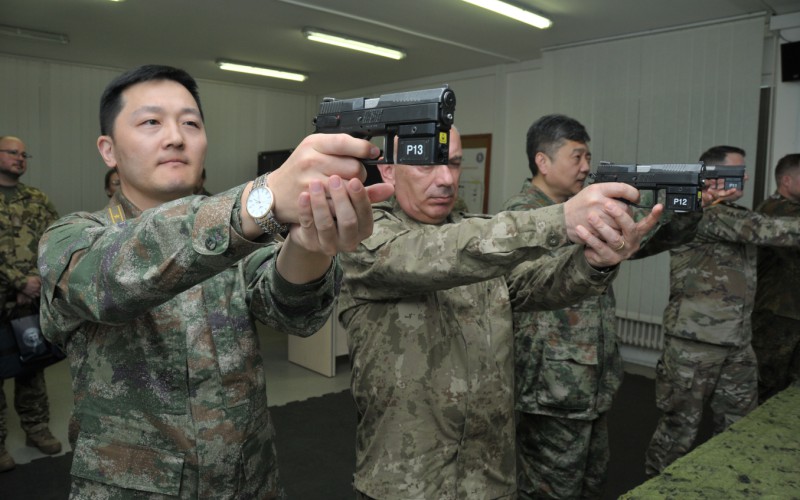 Vojenskí diplomati navštívili Akadémiu ozbrojených síl