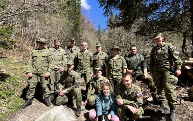 Kadeti AOS pomáhali pri oprave turistického chodníka v Nízkych Tatrách