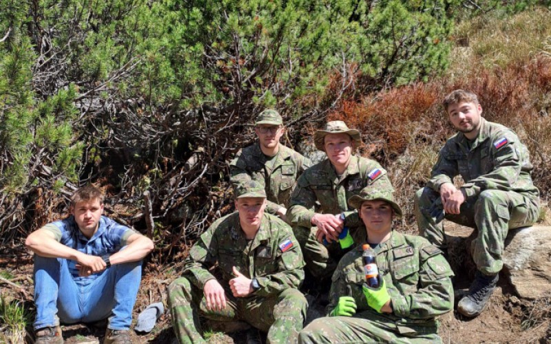 Kadeti AOS pomáhali pri oprave turistického chodníka v Nízkych Tatrách