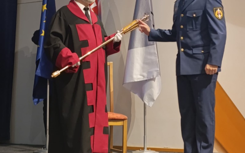 Kadetom AOS boli na Leteckej fakulte TUKE slávnostne udelené diplomy a dôstojnícke hodnosti