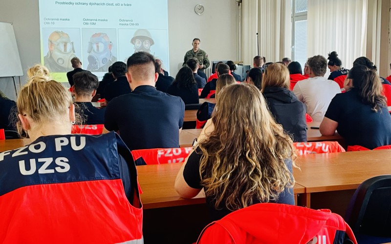 Výcvik zdravotníckych záchranárov na AOS