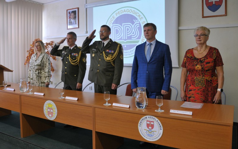 Slávnostné ukončenie doplňujúceho pedagogického štúdia na AOS