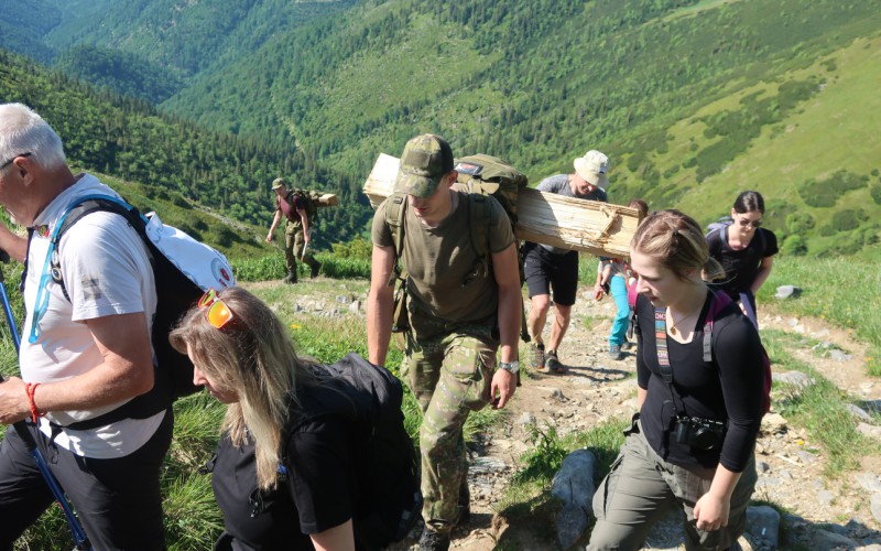 Výstupom na Ďumbier sme si uctili pamiatku padlých vojakov a generála Štefánika