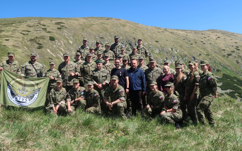 Výstupom na Ďumbier sme si uctili pamiatku padlých vojakov a generála Štefánika