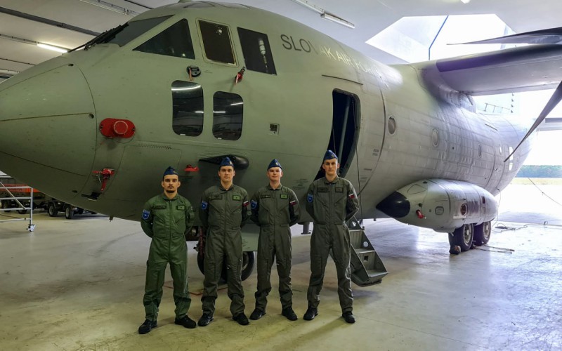 Noví piloti posilnili 46. krídlo Kuchyňa