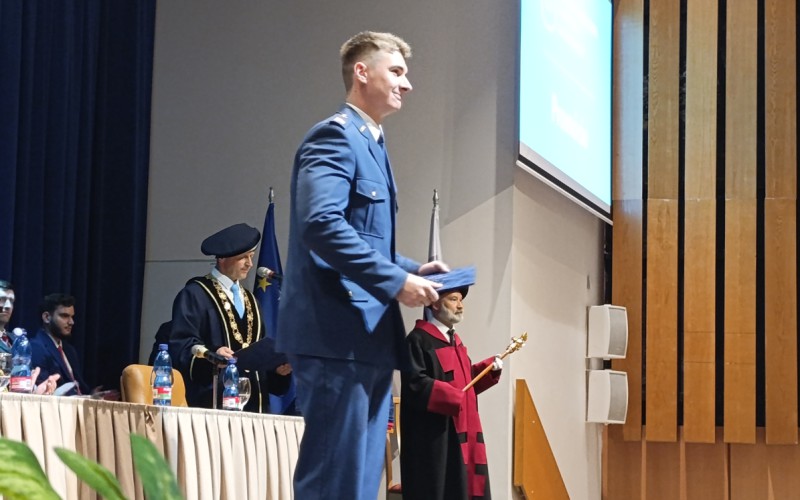 Jedenásti kadeti si prevzali bakalárske diplomy na Leteckej fakulte TUKE