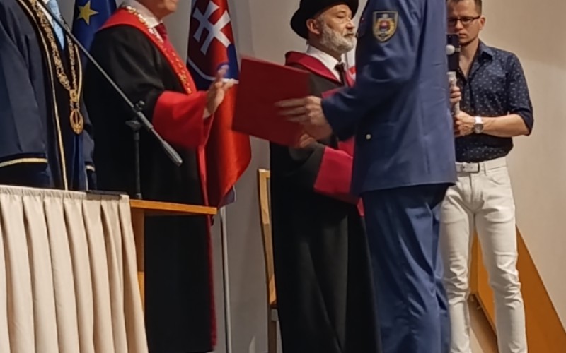 Jedenásti kadeti si prevzali bakalárske diplomy na Leteckej fakulte TUKE