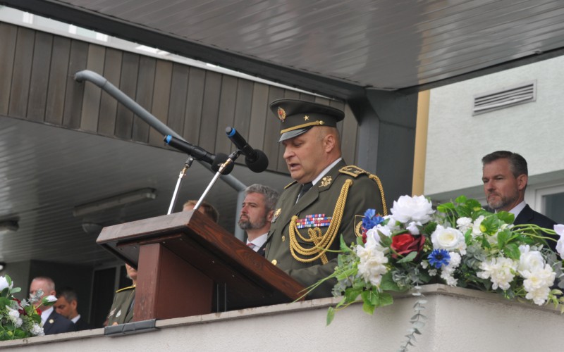 Prezident SR sa zúčastnil na slávnostnom vyradení a promócií na AOS