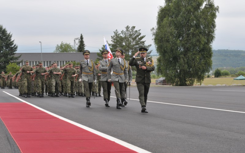 Prezident SR sa zúčastnil na slávnostnom vyradení a promócií na AOS