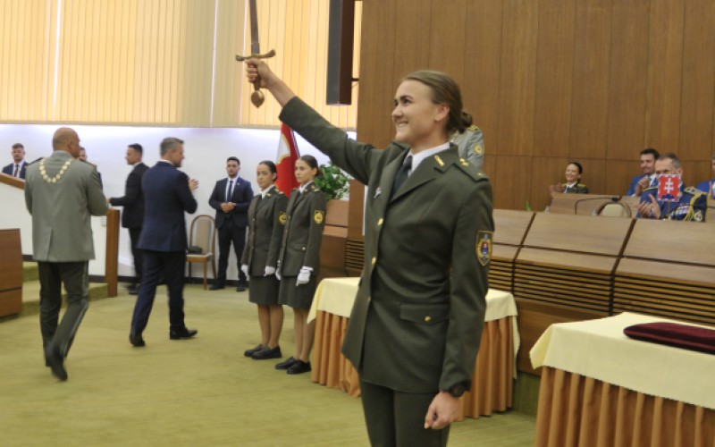 Prezident SR sa zúčastnil na slávnostnom vyradení a promócií na AOS