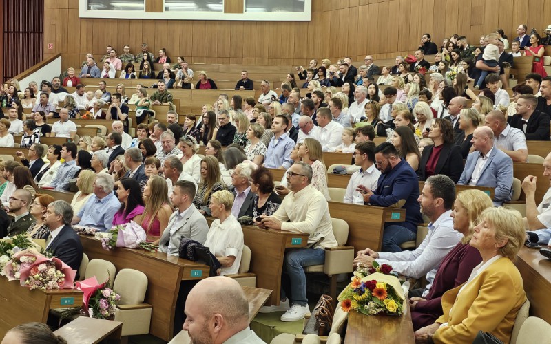 Slávnostné odovzdávanie bakalárskych diplomov na AOS