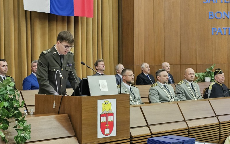 Slávnostné odovzdávanie bakalárskych diplomov na AOS