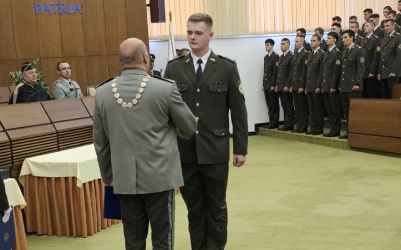 Slávnostné odovzdávanie bakalárskych diplomov na AOS