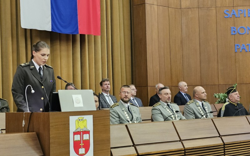 Slávnostné odovzdávanie bakalárskych diplomov na AOS