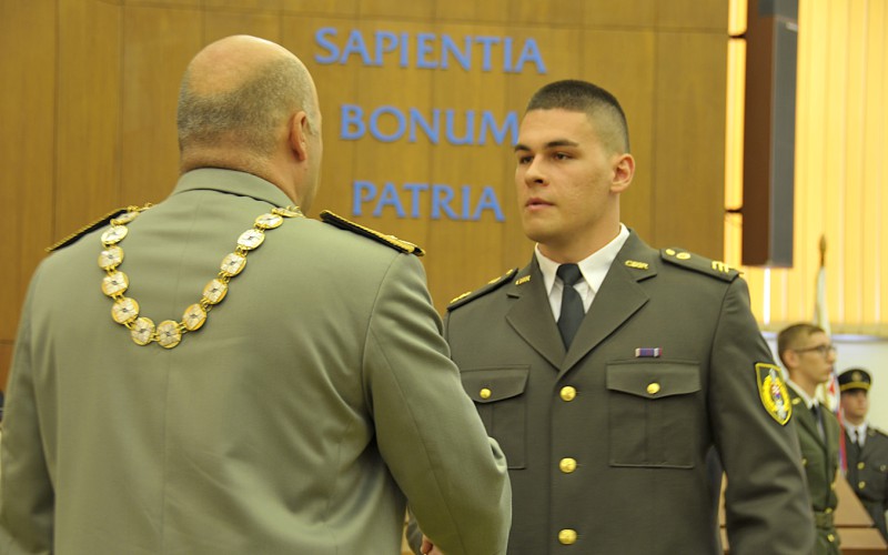 Slávnostné odovzdávanie bakalárskych diplomov na AOS