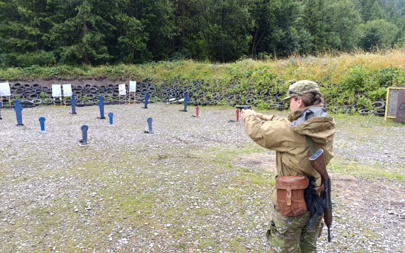 Aj letecké odbornosti musia zvládať poľný výcvik