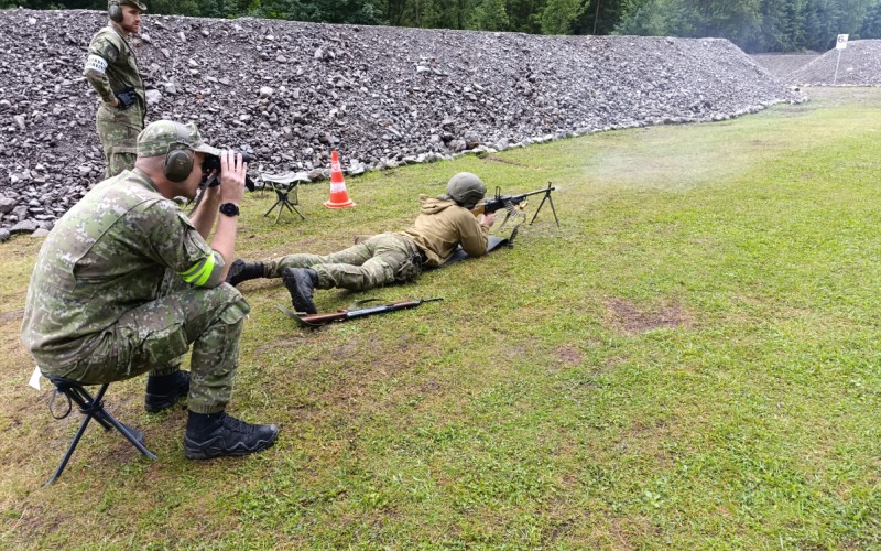 Aj letecké odbornosti musia zvládať poľný výcvik