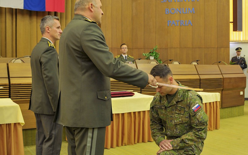 Slávnostné ukončenie 34. dôstojníckeho kurzu pre absolventov vysokých škôl v deviatich odbornostiach