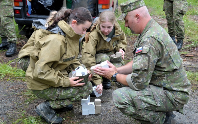 Záverečné cvičenie letného výcviku preverilo odolnosť našich prvákov