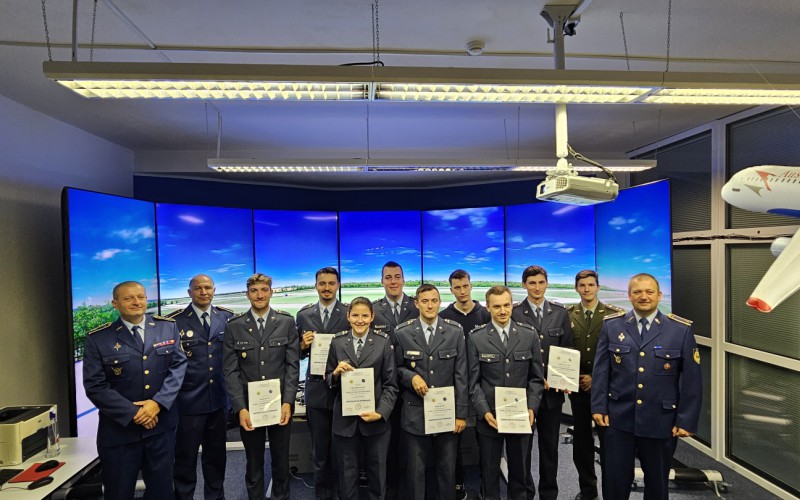 Príslušníci AČR na kurze riadenia letovej prevádzky