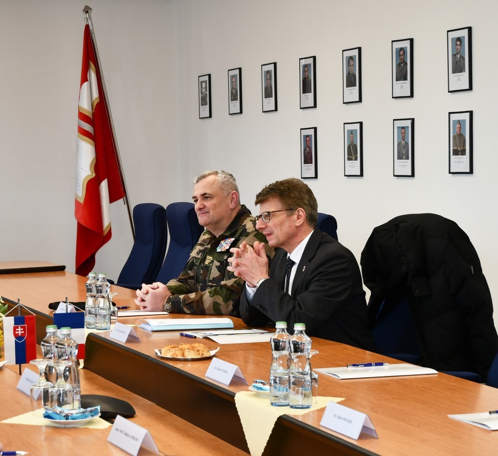 Francúzsky veľvyslanec na pôde AOS