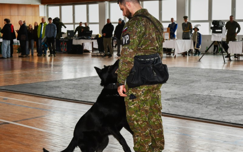 Deň otvorených dverí na AOS prilákal desiatky stredoškolákov