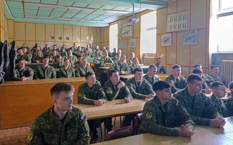 Vojenská polícia medzi kadetmi: prednáška otvorila témy, o ktorých sa bežne nehovorí